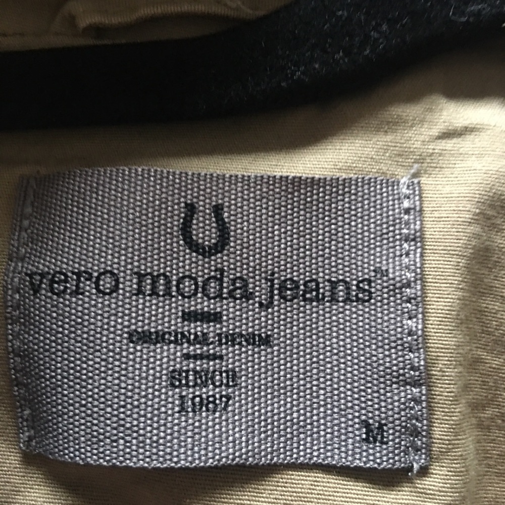 Trench coat. - Picture 2 of 3